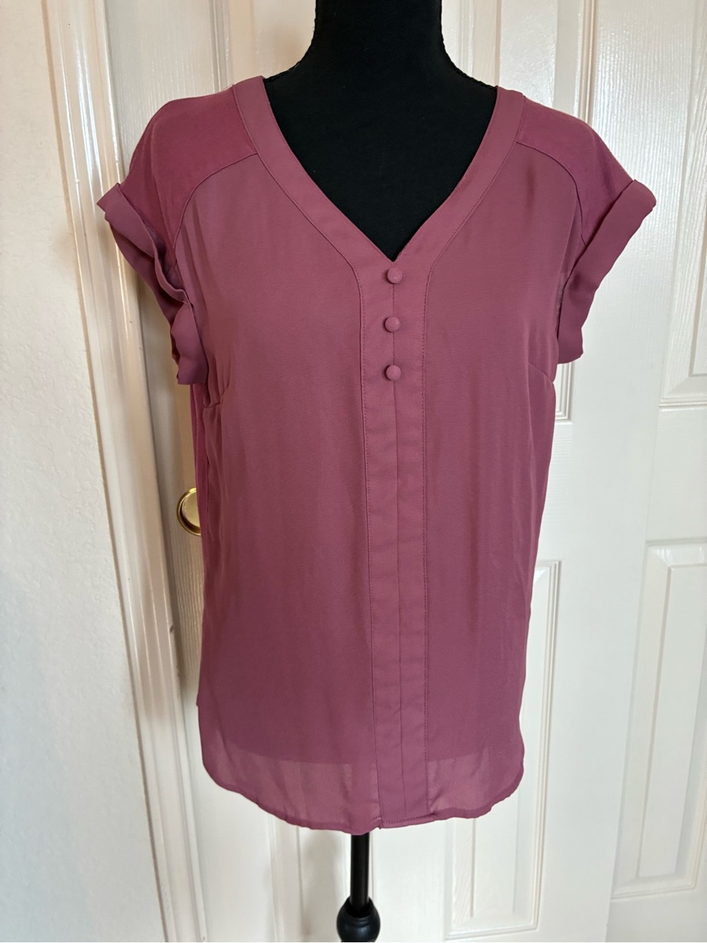Short-Sleeve V-Neck Blouse in Dusty Mauve